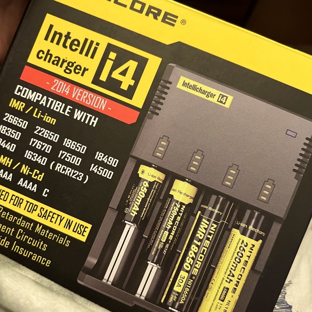 NiteCore i2 Intelligent Charger